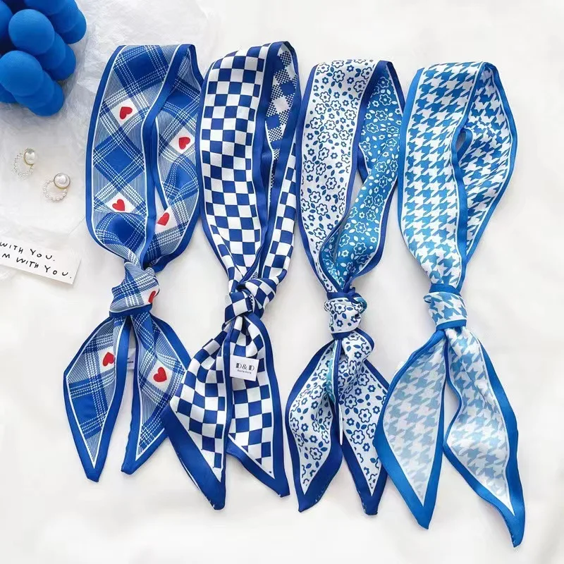 Kleinblauer Seidenschal, neues – Silk Neck Scarf Bewertung und Preis
