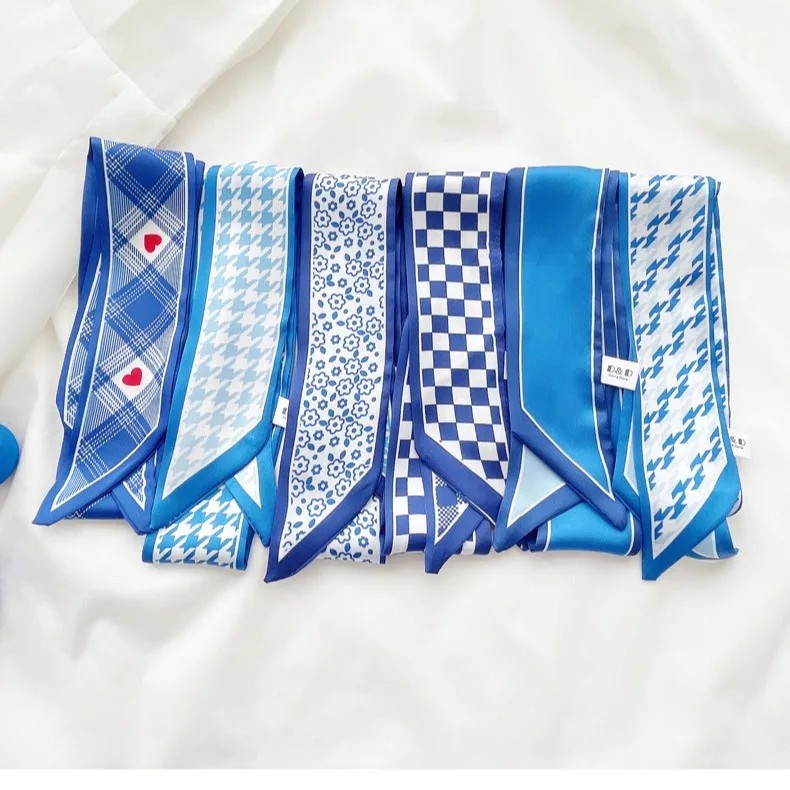 Kleinblauer Seidenschal, neues – Silk Neck Scarf Bewertung und Preis